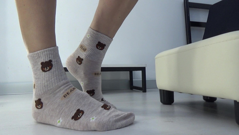 AnnaBUST: Essayer Des Chaussettes Colorées
