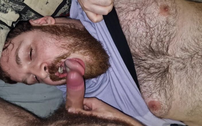 Bear Throuple: Fodendo a boca do gordo até ele gozar