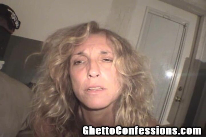 Ghetto Confessions: 筋金入りのブロンドの黄色いティーフの売春婦は、彼女をより激しくファックします、ホー!