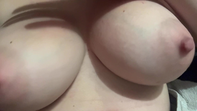 Artemisia Love: Artemisia Love Making Her Juicy Boobs Bounce for You