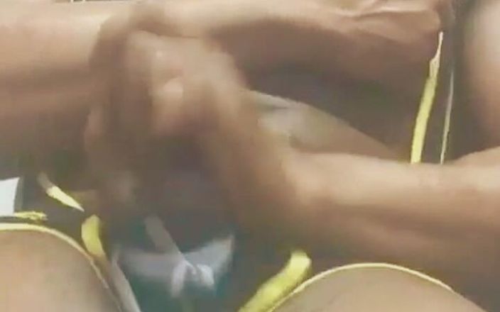Black mature kinky muscle: Luptă musculară cu fundul singur cu țâțe și scene cu masturbare