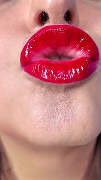 Hacer trampa con los labios rojos de la secretaria