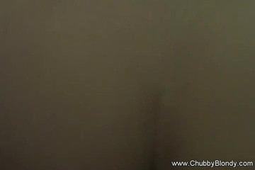 Chubby Blondy: sunahre baalon vaali randi ki gand men chudaee