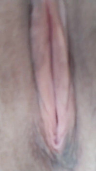 Sono così eccitata e il mio sperma è rosa bagnato dopo un'intensa masturbazione solitaria