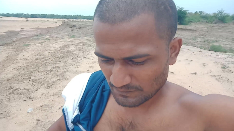 KUMBHA MANOJ KUMAR: Дівчина з навчання - вчитель