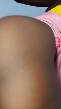 Levanta mi mini falda y comienza a follarme con ese chico bbc duro