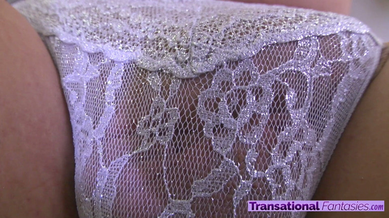 Transational Fantasies: 슈퍼 사이즈 러브 토이 제시 플로레스의 슈퍼스타