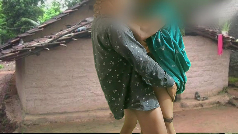 Trilokinath: Indiancă Bhabhi de la sat