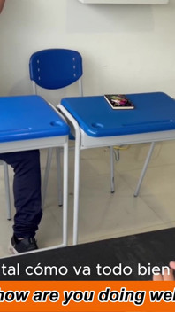 Mara arrive toujours tard dans la salle de classe et se tape le prof pour la faire partir