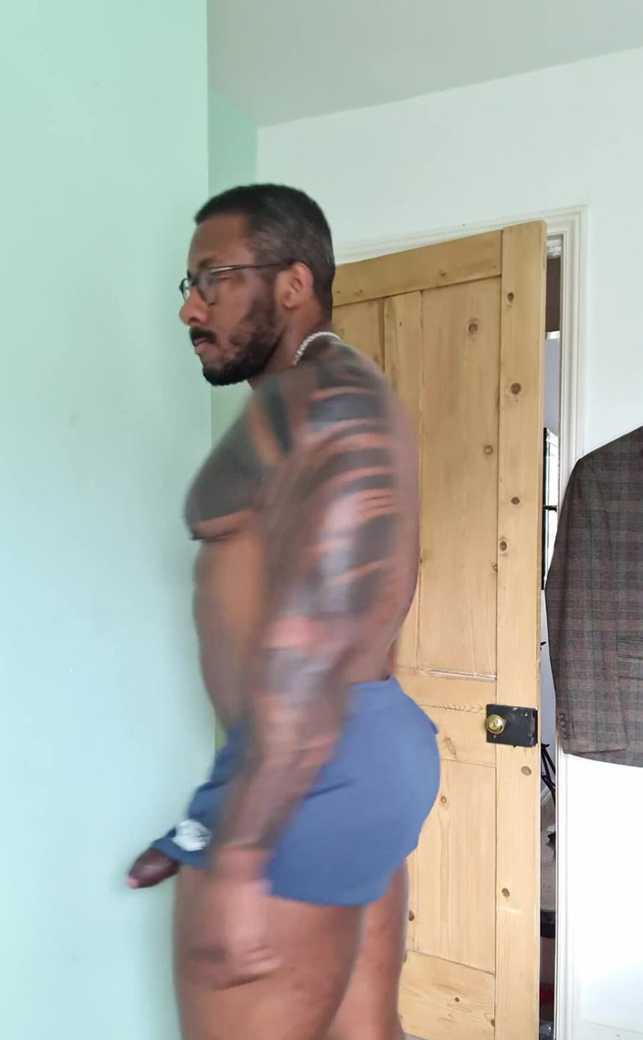 Amadeus: Người Aussie làm cho có quần đùi quá ngắn !!