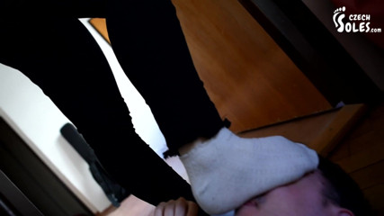 Czech Soles - foot fetish content: Menina treinando pés e meias cheirando
