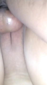 Cuckold chơi ba người đa chủng tộc với chồng tôi nếm tinh và bóp tất cả tinh dịch của người yêu của tôi trong âm hộ của tôi