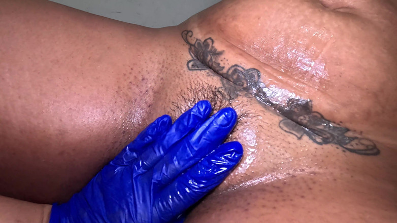 Lukas Zaad: 클리토리스 마사지 굽기 핫한 보지(레즈).