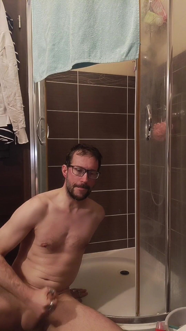 kickerscooter: Masturbándose una polla en la ducha