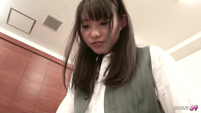 Asian porn collection: Tre japanska kontorsflickor förför en pojke till ocensurerad grupp CFNM...