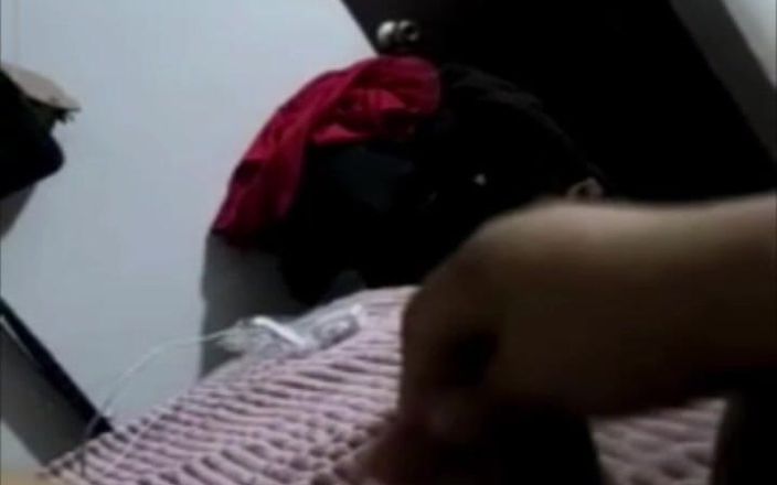 ChickenNDBeard: Puta con juguete nuevo disfrutando de rico 2