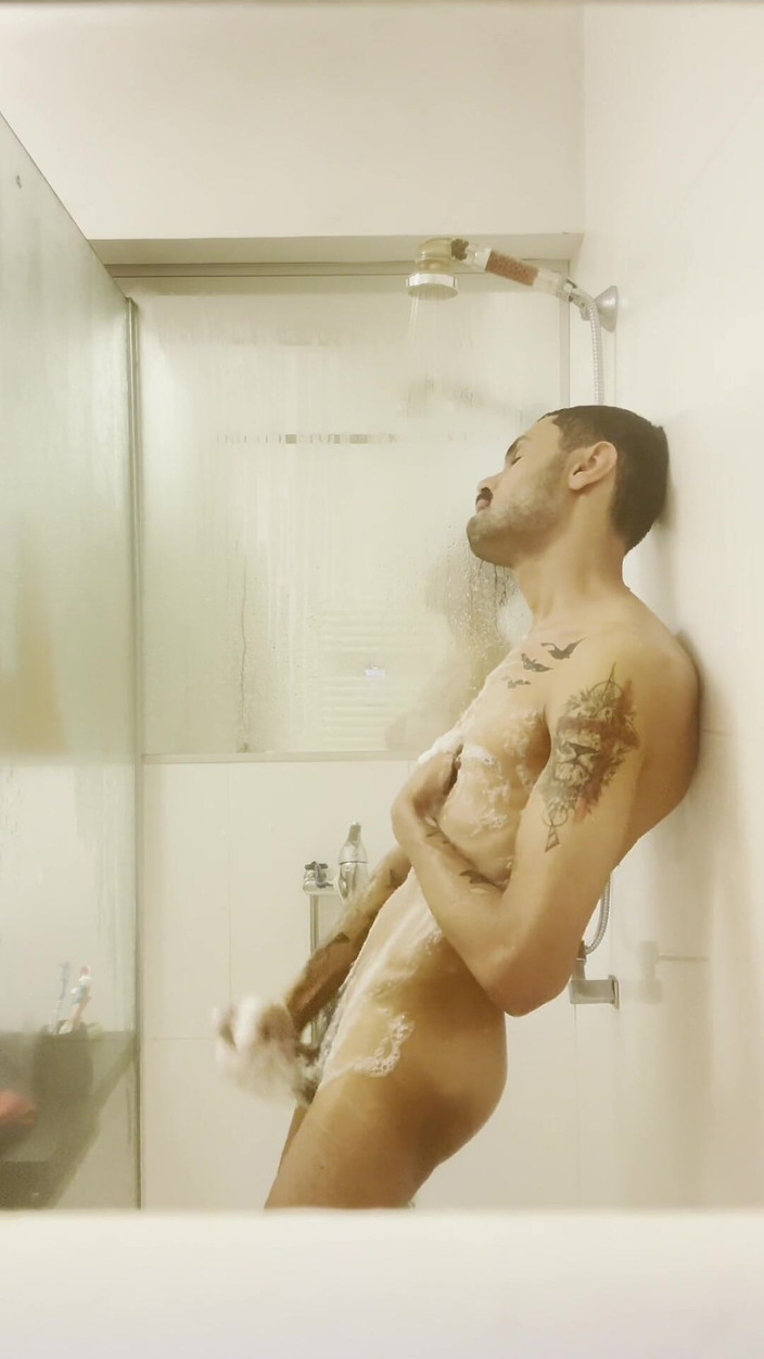 Leandro e Asafe: シャワーを浴びて、搾乳するまでオナニーする