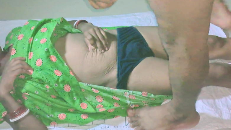 Trilokinath: Punjabi Bhabhi hardcore domácí sex se svým manželem v hindštině