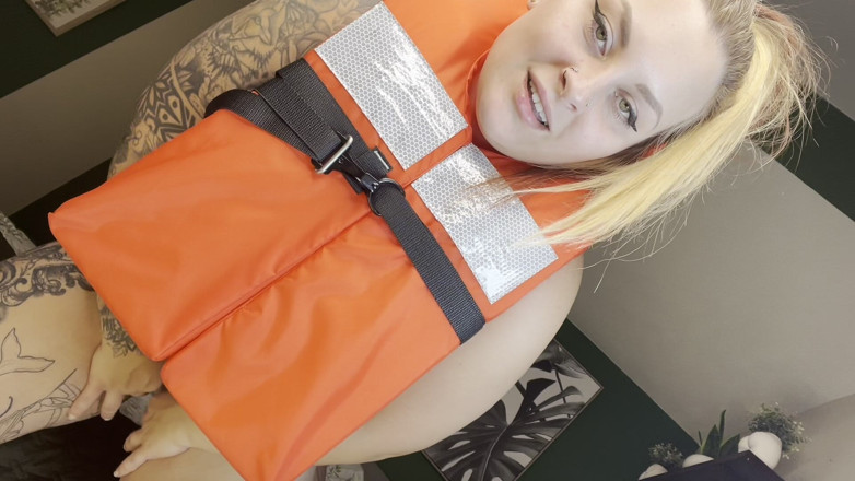 ChandlerKnight: ライフベストの試着とディルドライド 正面と背面