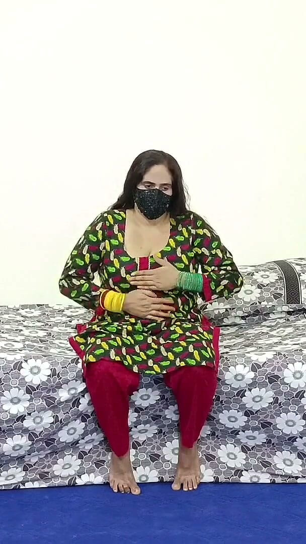 IndianHindiXxx: dildo ke saath seksi desi paakistani panjaabi aanti seks