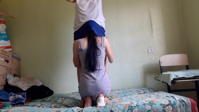 Lesbian-candys: Když jsme byli sami doma, svedla jsem nevlastní matku svého...
