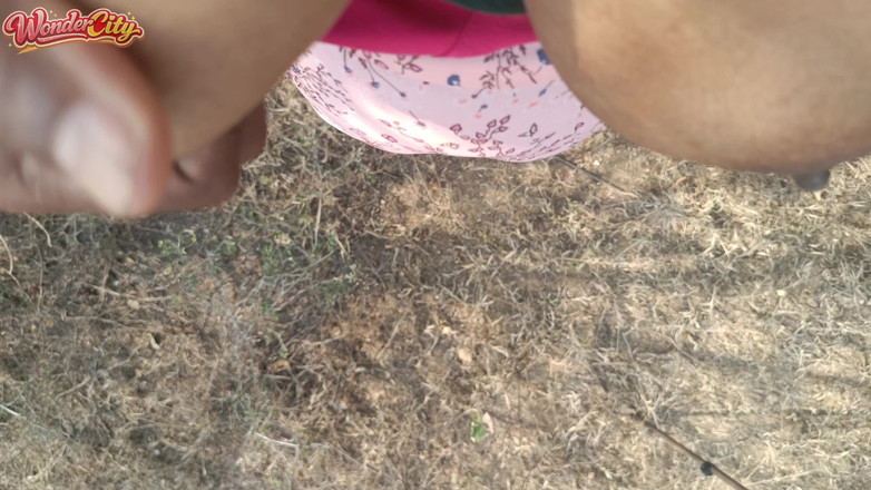 Pushpa studio: Horká mléčná prsa ve venkovní džungli