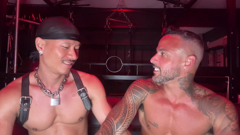 ortizjona: Poprvé fisting video s Cagedjock část 1 Rozhovor a fisting, bradavky Hrát...