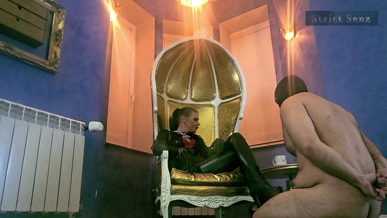 Strict Senz: Stina stone kadın egemenliği sigara içen insan kül tablası deri...