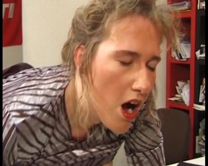 Deutsche Damen: Denna bystiga tyska brud är här för att leka med sin...