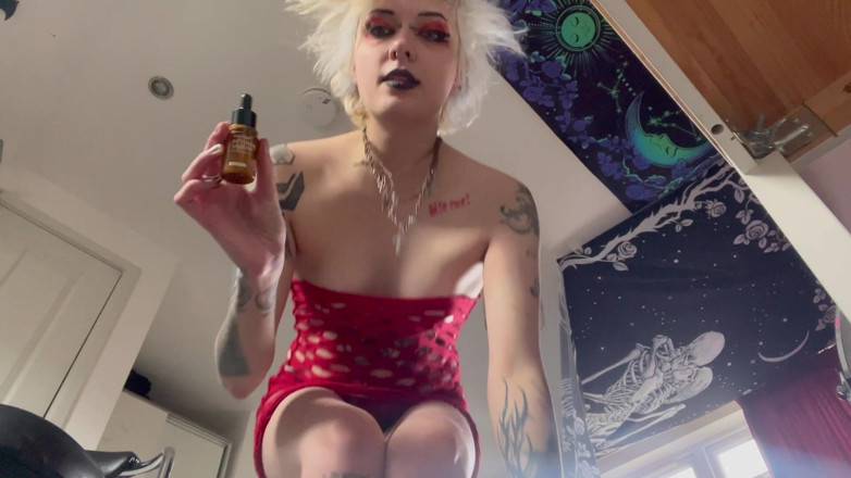 Glitterqueen1999: Glitterqueen1999 se come el fetiche de su novio infiel con...
