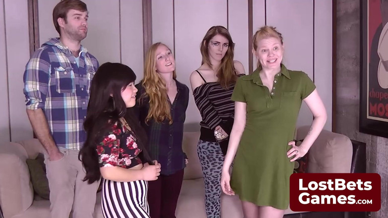 Lost Bets Games: Novas meninas se juntam a um jogo de tesoura de...