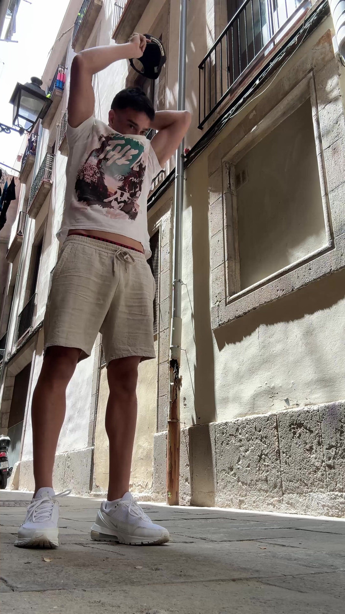 Paul Williams: Völlig Nackt Auf Den Straßen Von Barcelona