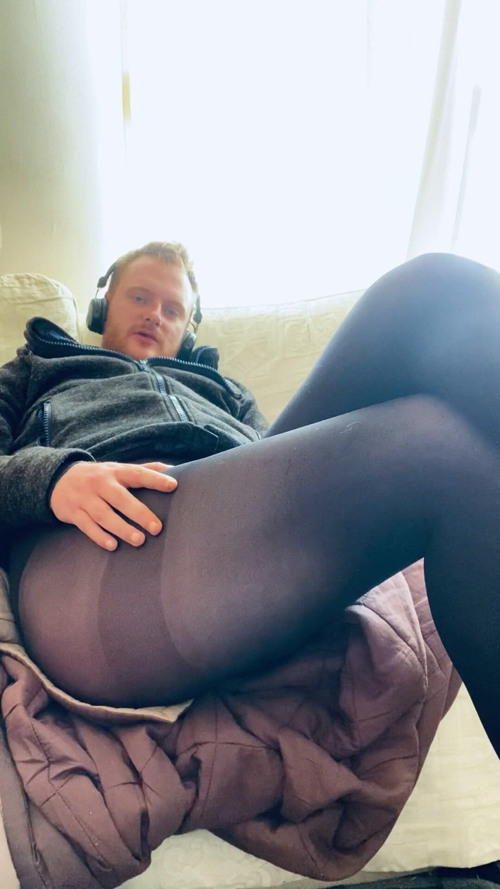 Ava Maxwell: Ava Maxwell com pés de nylon e pernas joi