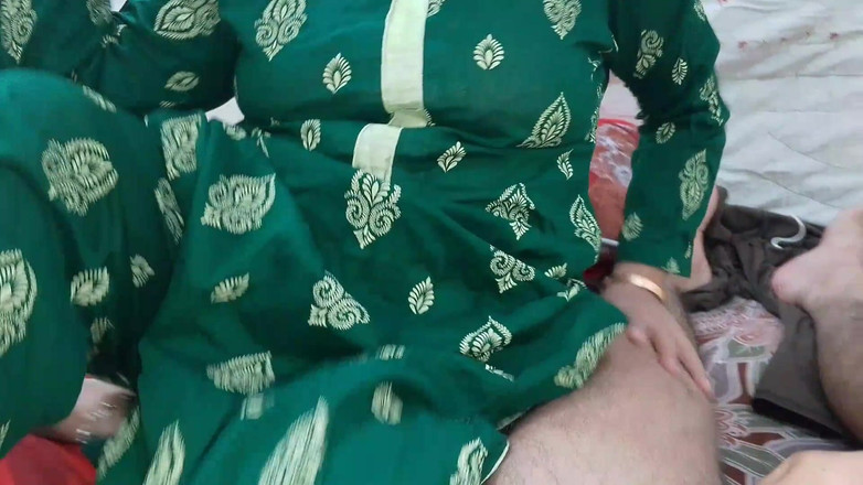 QueenbeautyQB: Compartilhando a cama com a madrasta novamente - ela porque é muito...
