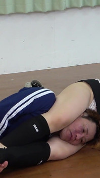 Punishment by Female College Teacher, Facesitting, Stomping on, Thigh-squeezing Male Student Who Doesn't Take Class Seriously