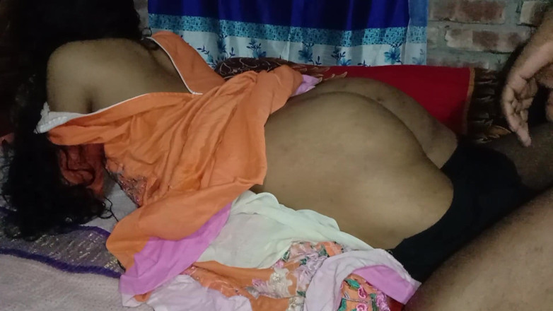 Deshi women: üniversiteli kız arkadaşım ilk kez evime geliyor ve karımı sikiyor 2