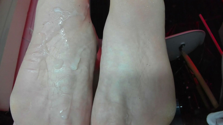 Hunky time: Foot Fetish Cum