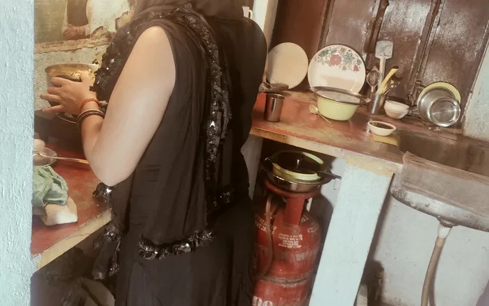 Soniya1997: Hard Ass Fucking of Muslim Bhabhi While Cooking Real Hindi...