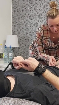 Zdradzająca Żona Ruchała Sąsiada - Mąż Zjadł Jego Spermę Z Prezerwatywy I Własną Spermę Na Deser