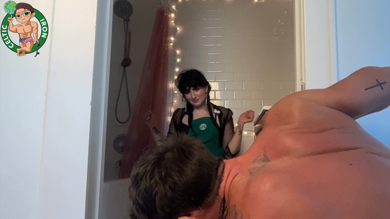 Celtic Iron: 19 Year Old Starbucks Employee Gets Fucked - Sextape