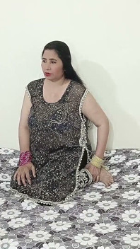 sabse sundar bhaartiy aanti land choos rahi hai aur hot larke ke saath jordaar chudaee kar rahi hai