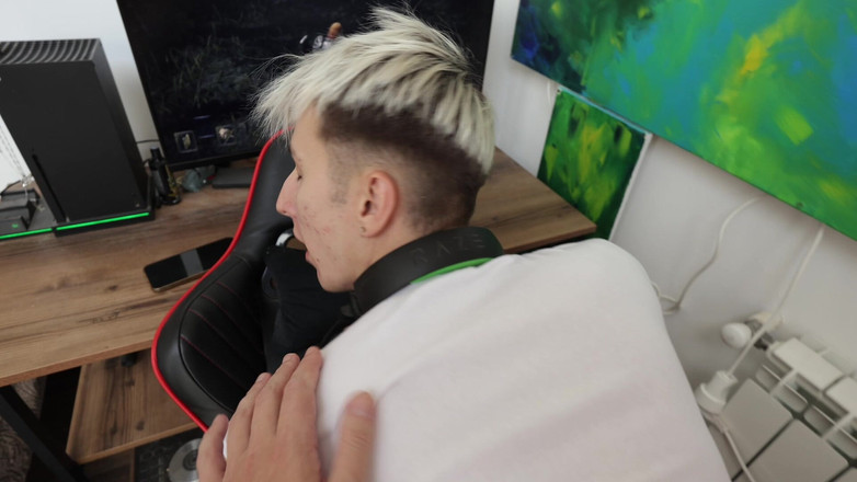 Sandro Jenner: Bố dượng fucked dễ thương twink trong miệng và lỗ...