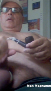Hung Hřebec střílí mega náklad, který kouří jeho děvku