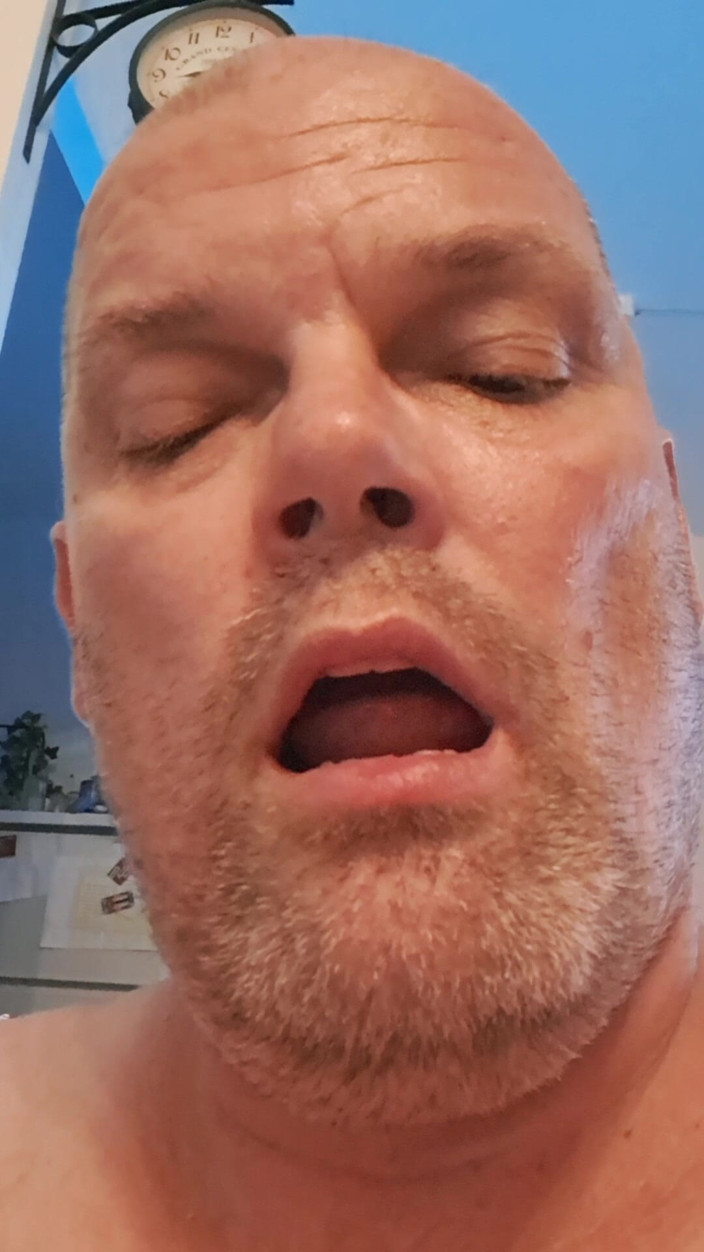 Fickspecht: Slampan Runkar Och Njuter Av Hennes Sperma