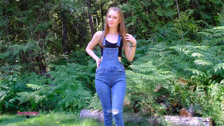 Destination Kat: Orinar sobre el culo y masturbarse