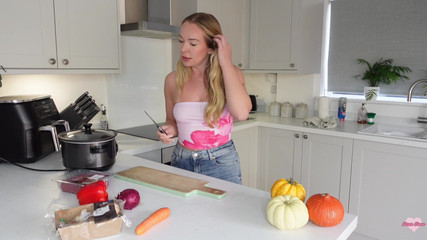 Brea Rose: Video miễn phí nấu ăn với mẹ kế