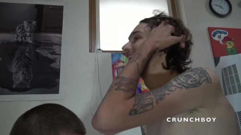 Recent bareback porn from France: La salope Isaak Rim reçoit un creampie par Nico Dye