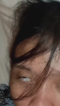 Assistindo pornô no telefone e se dedando - chupando pau e engole esperma