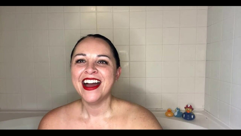 Amanda Thickk: Bồn tắm