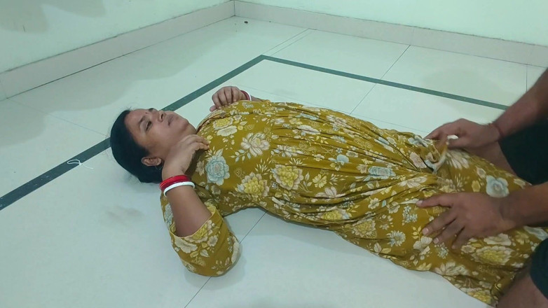 Raju Raju: 继妹一开始不同意,但在继兄和她做爱后,她改变了主意!